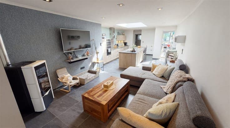 Move-in ready family home with 3 bedrooms, spacious garden,