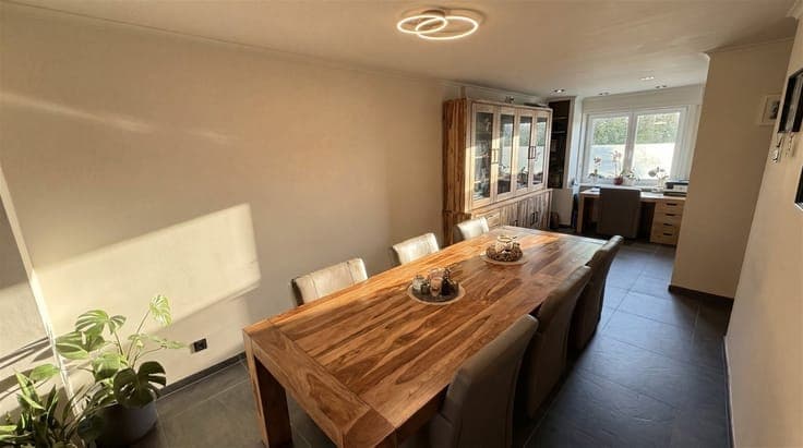 Move-in ready family home with 3 bedrooms, spacious garden,