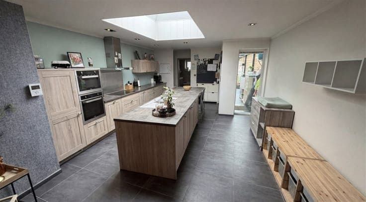 Move-in ready family home with 3 bedrooms, spacious garden,