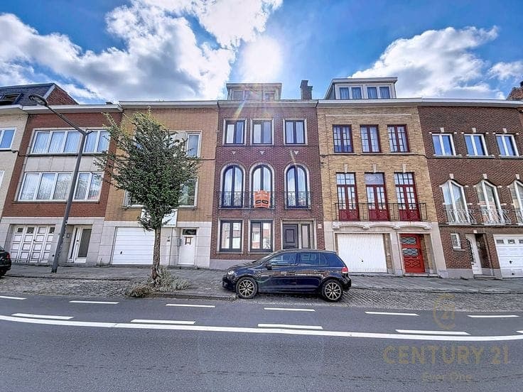 House with 5 bedrooms and garden in a prime location in Sch…