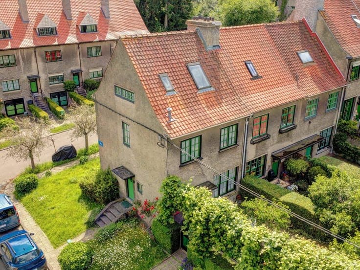 House with West-Facing Garden – Le Clos