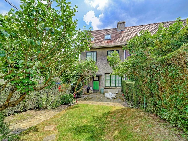 House with West-Facing Garden – Le Clos