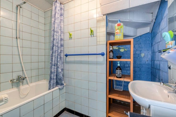 House with 3 bedrooms in a residential area