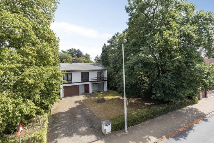 4 bedroom house for sale in the center of Kapellen!