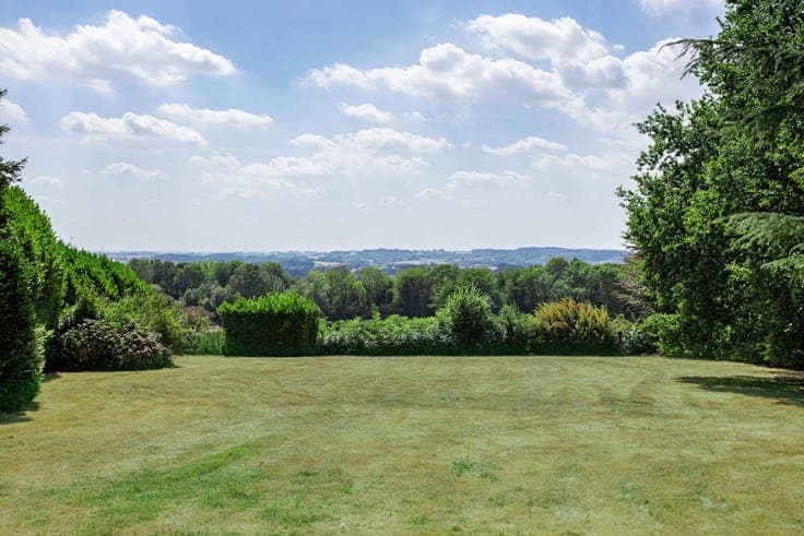 Unique Single-Storey Villa with Stunning Views in Beaufaux