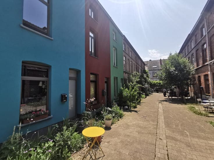 House in green social cul de sac with 3 bedrooms