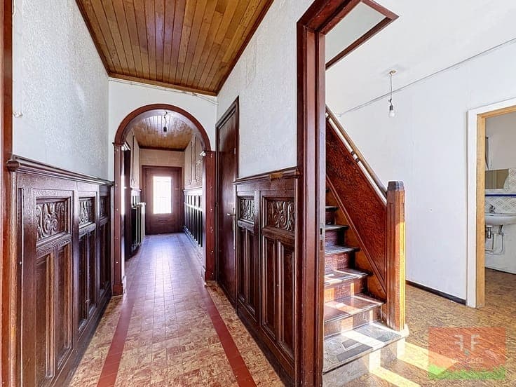 Open bebouwing met 6 slaapkamers, 3 badkamers, inpandige ...
