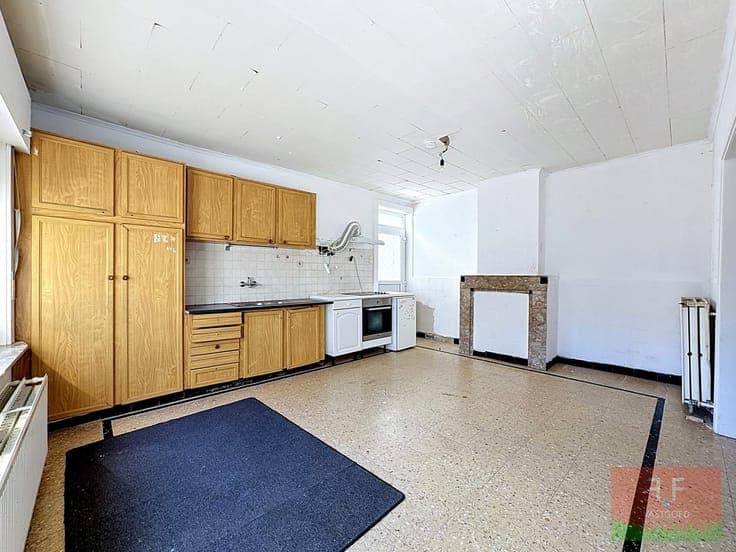 Open bebouwing met 6 slaapkamers, 3 badkamers, inpandige ...