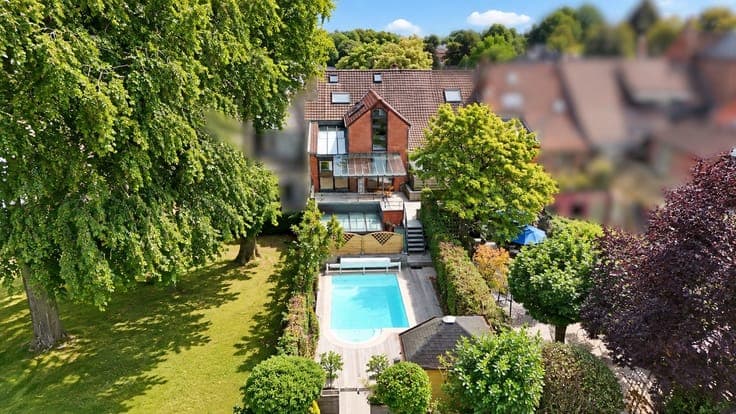 Maison bel étage avec piscine