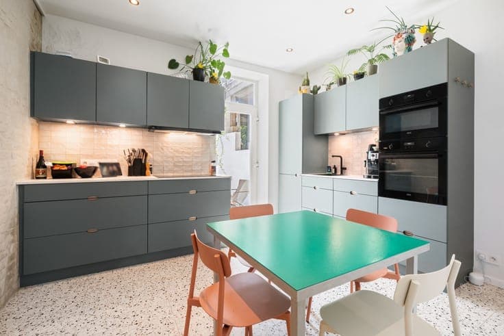 Move-in ready home with courtyard in Ghent