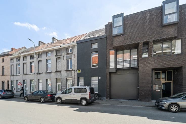 Move-in ready home with courtyard in Ghent