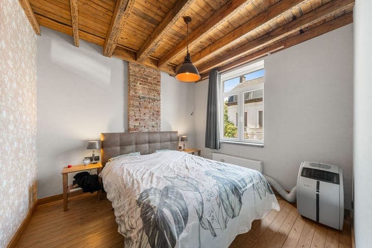 Gerenoveerde gezinswoning met 4 slaapkamer en gezellige s...