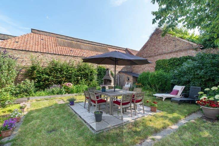 Townhouse with a sunny garden in the historic centre of N...