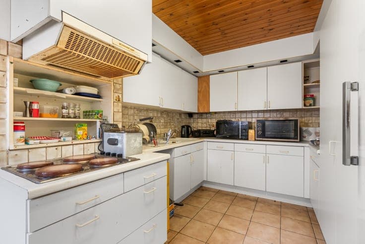 Townhouse with garage in Maldegem centre