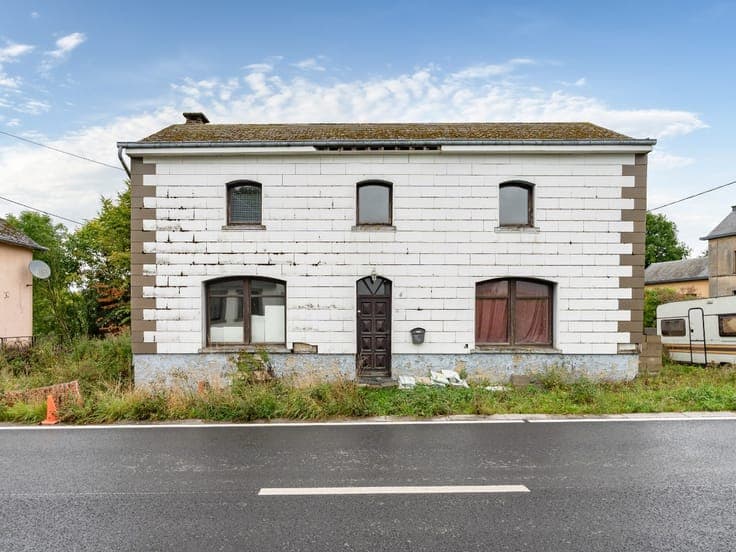 House in need of renovation with planning permission – Buret