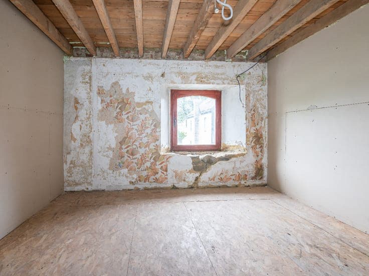 House in need of renovation with planning permission – Buret