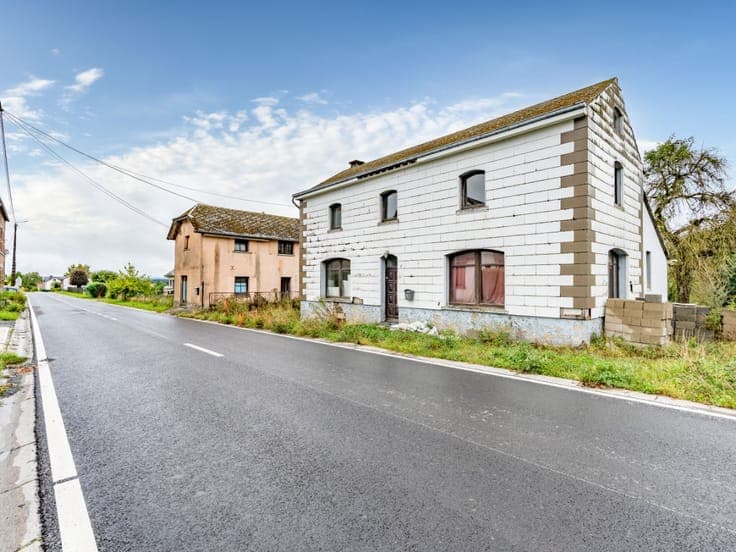 House in need of renovation with planning permission – Buret