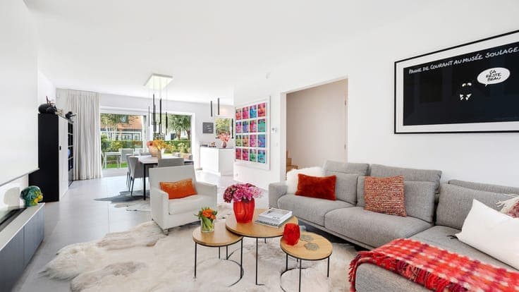Stylish family home with 5 bedrooms, garage and large terrac