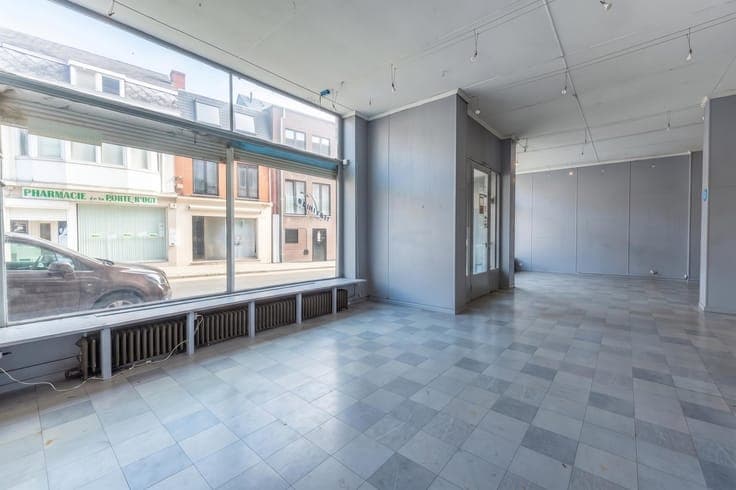 Opportunité rare à Lessines : commerce, habitation, hangar e