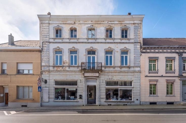 Opportunité rare à Lessines : commerce, habitation, hangar e