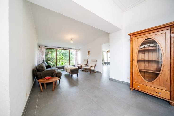 5-Bedroom Manor House with Garden