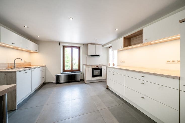 5-Bedroom Manor House with Garden