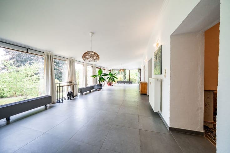 5-Bedroom Manor House with Garden