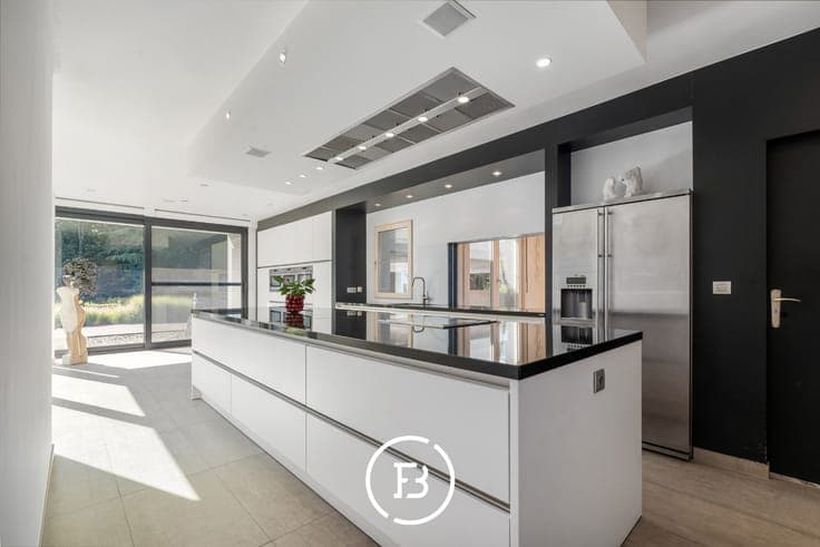 Unique live-work opportunity with villa and studio