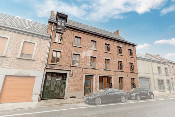 Building with 6 lots for sale on LE ROEULX