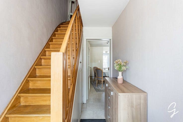 Move-in ready home with 3 bedrooms and rear access