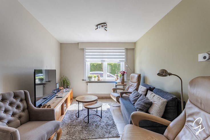 Move-in ready home with 3 bedrooms and rear access