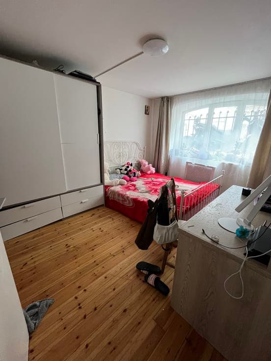 House effectively comprising 4 apartments, with a garden