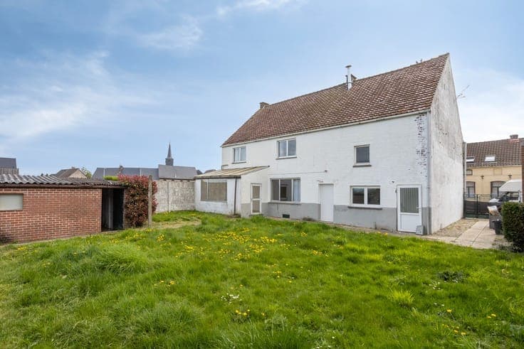 RUIME TE RENOVEREN GEZINSWONING MET RUIME GARAGE / TUIN /...