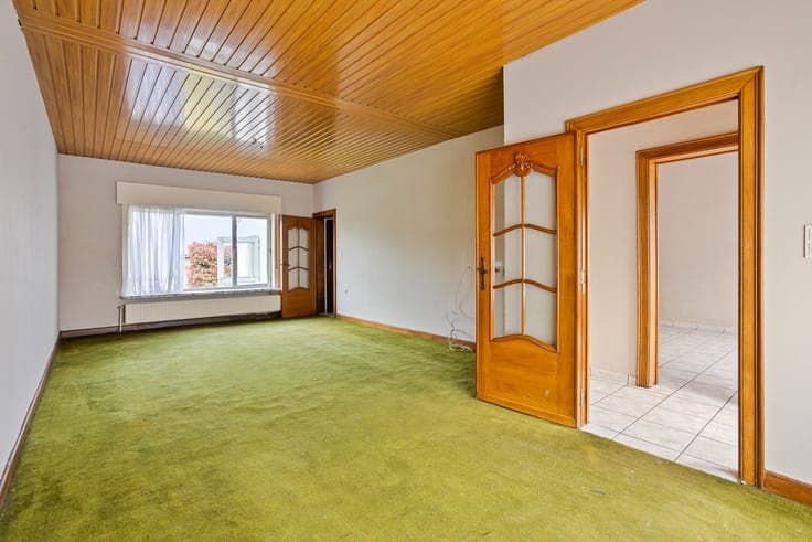 RUIME TE RENOVEREN GEZINSWONING MET RUIME GARAGE / TUIN /...