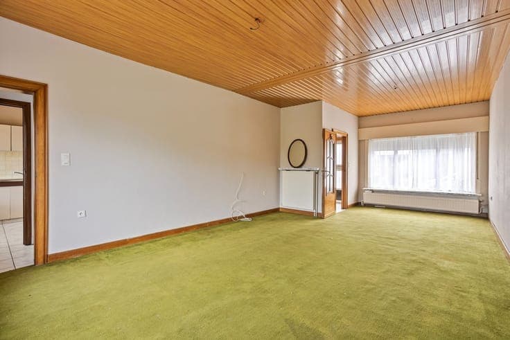 RUIME TE RENOVEREN GEZINSWONING MET RUIME GARAGE / TUIN /...