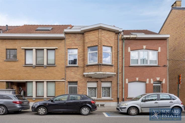 Apartment building