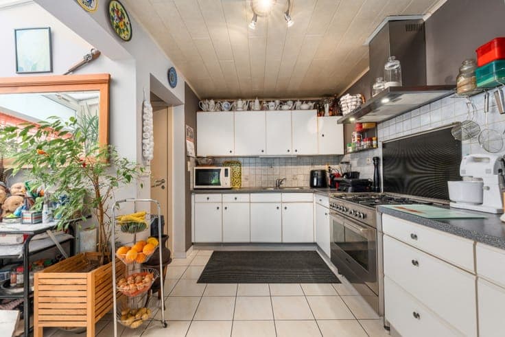 House with large garage in Dendermonde