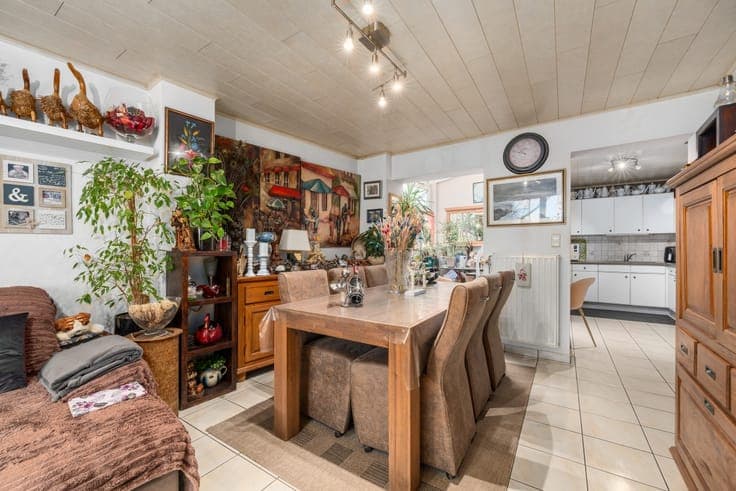 House with large garage in Dendermonde