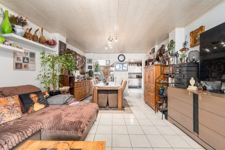 House with large garage in Dendermonde