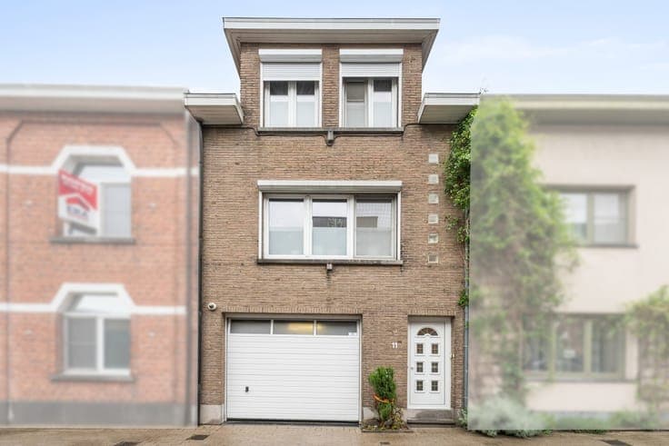 House with large garage in Dendermonde