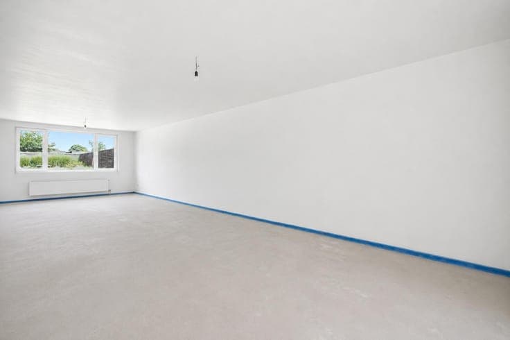 Spacious home with a workshop and garden in a prime location