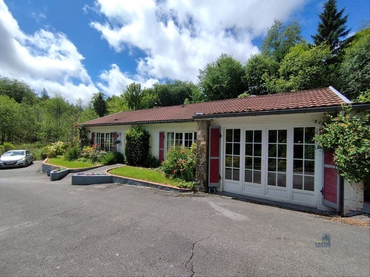 Bungalow + jardin + étang