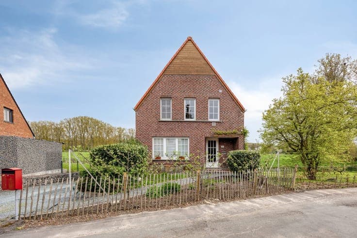 Move-in ready home with garden and green views in Ninove