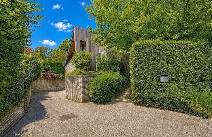 SUPERBE PROPRIETE A L'ARCHITECTURE CONTEMPORAINE