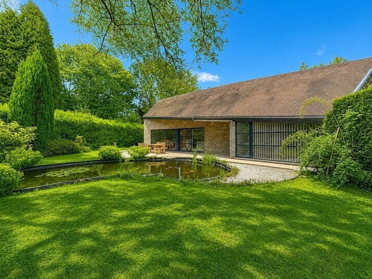 SUPERBE PROPRIETE A L'ARCHITECTURE CONTEMPORAINE