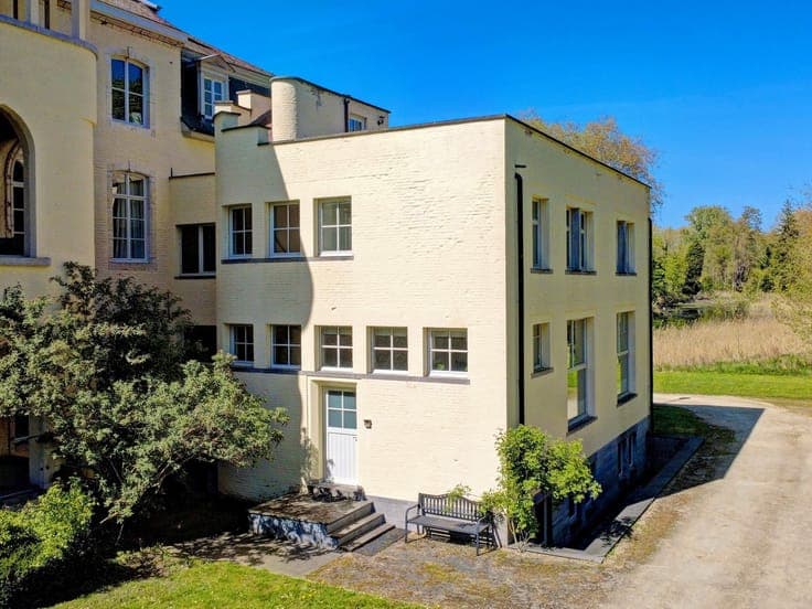 Unique property for sale in the castle estate of Neerijse
