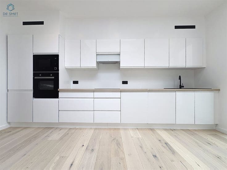 Beautifully Renovated Townhouse with 5 Bedrooms, 2 Bathrooms