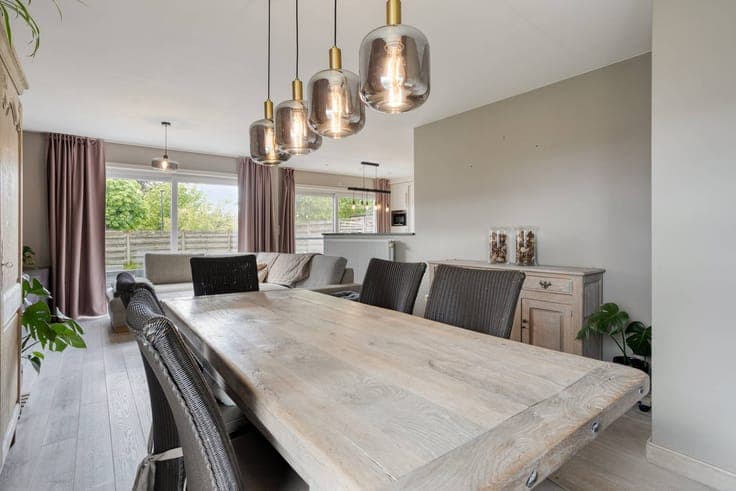 Ready-to-move family home with sunny garden near De Gavers