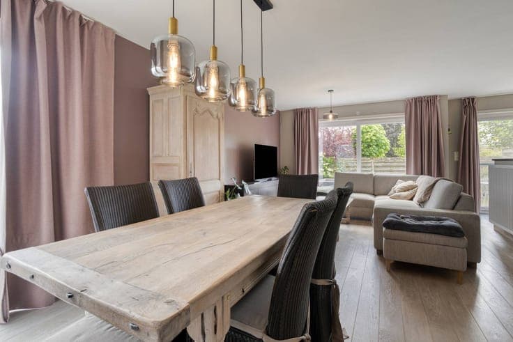 Ready-to-move family home with sunny garden near De Gavers