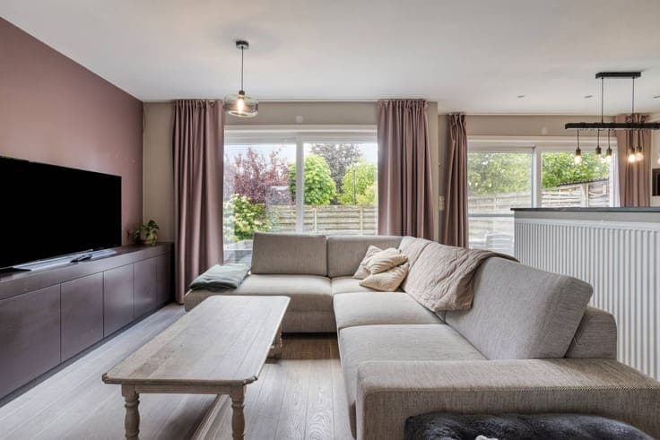 Ready-to-move family home with sunny garden near De Gavers